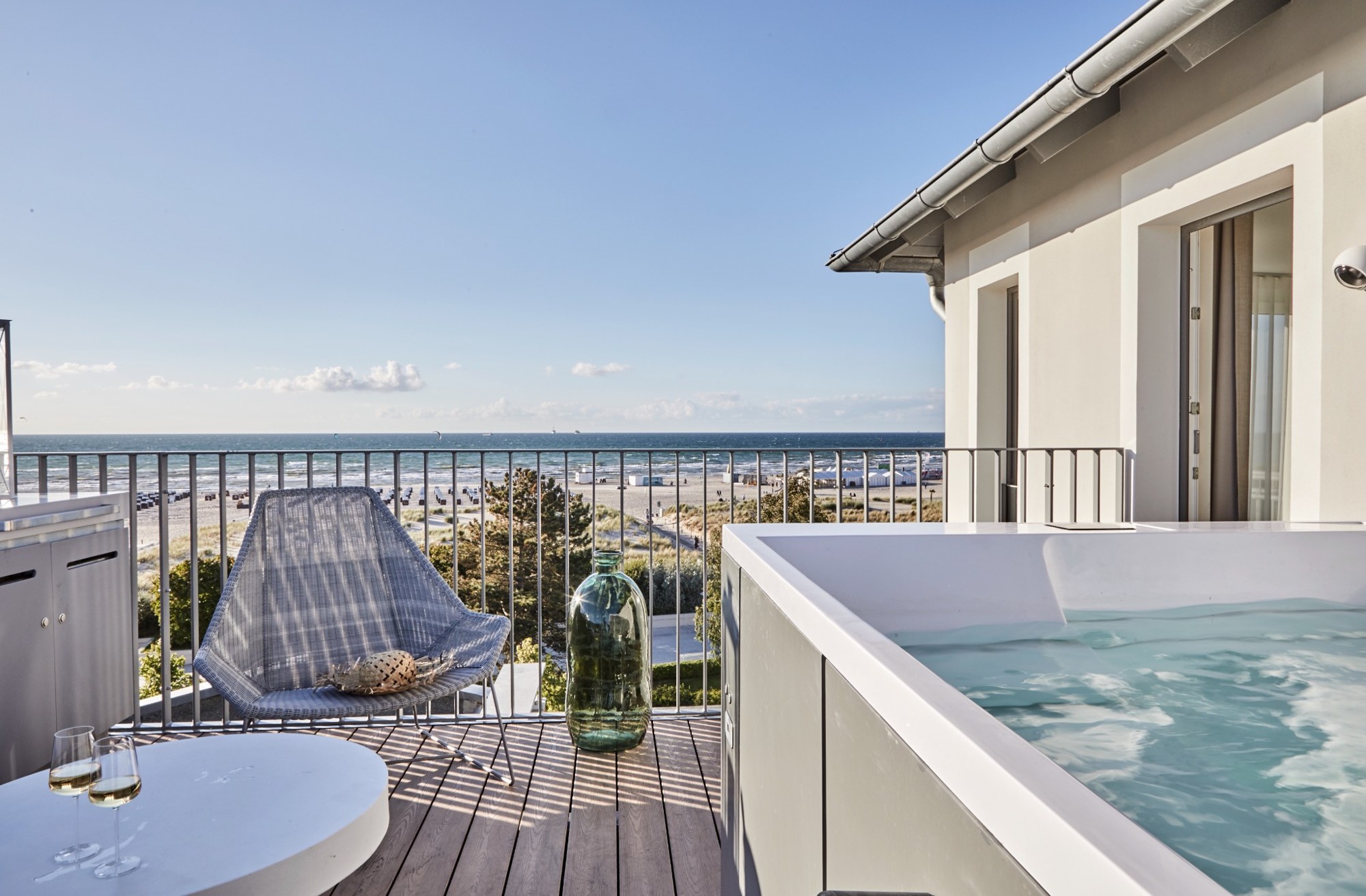 Dachterrasse mit Whirlpool und Meerblick – Beachhotel, Travemünde